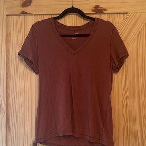 Women's Short Sleeve V-Neck Tee in Rust